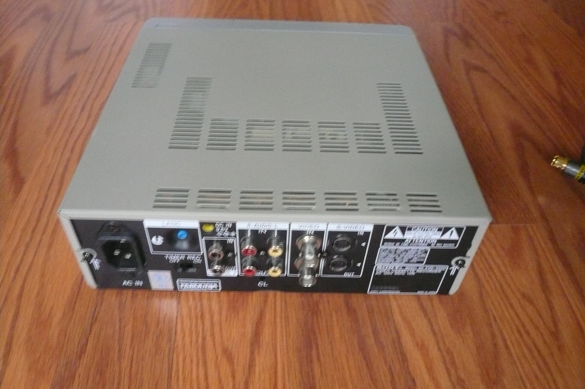 Sony EVO550h Hi8 NTSC analog stereo VCR , plays 8mm Hi8 analog tapes I & N Electronics