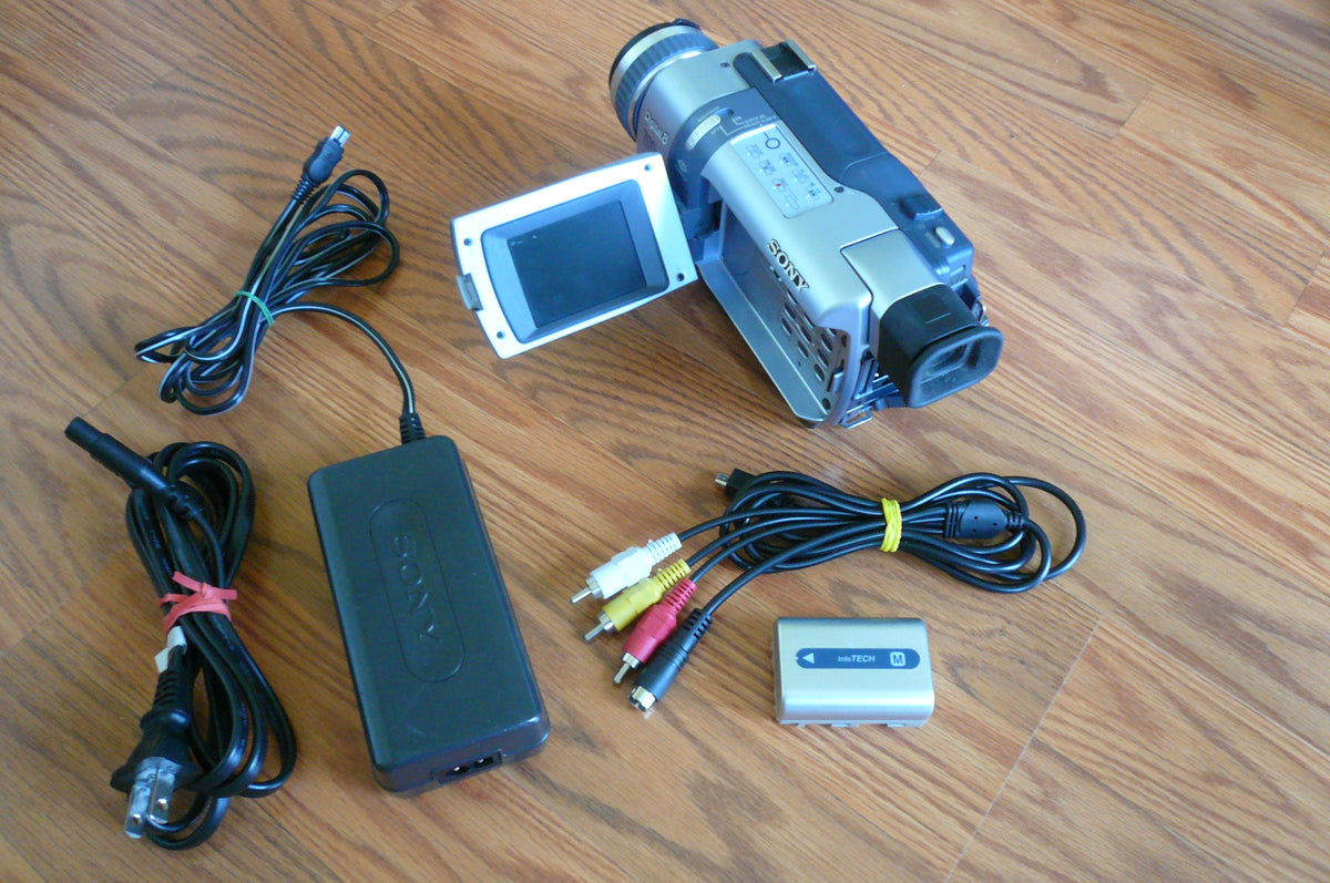 Sony DCRTRV340 digital8 NTSC camcorder plays 8mm Hi8 digital8 tapes