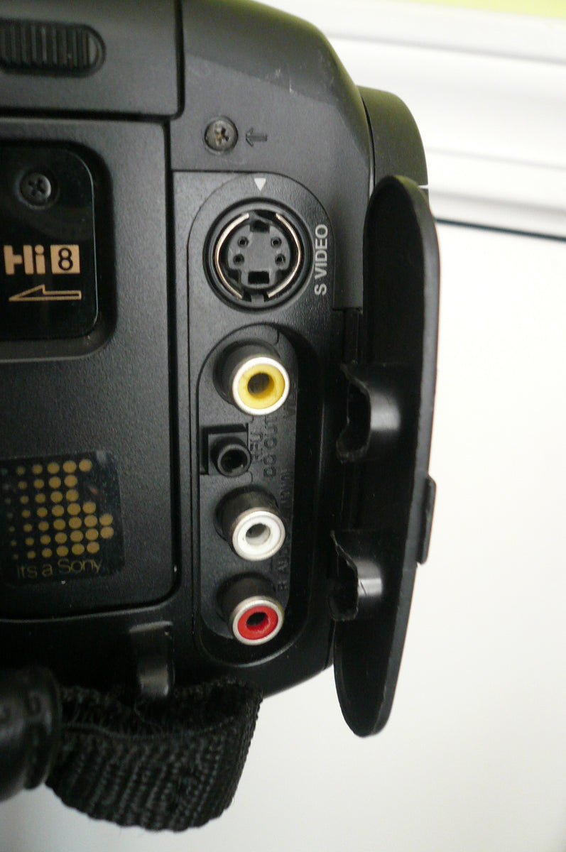 SONY CCD-TR400 Hi8 Stereo NTSC 8MM Camcorder Kit - Telephoto