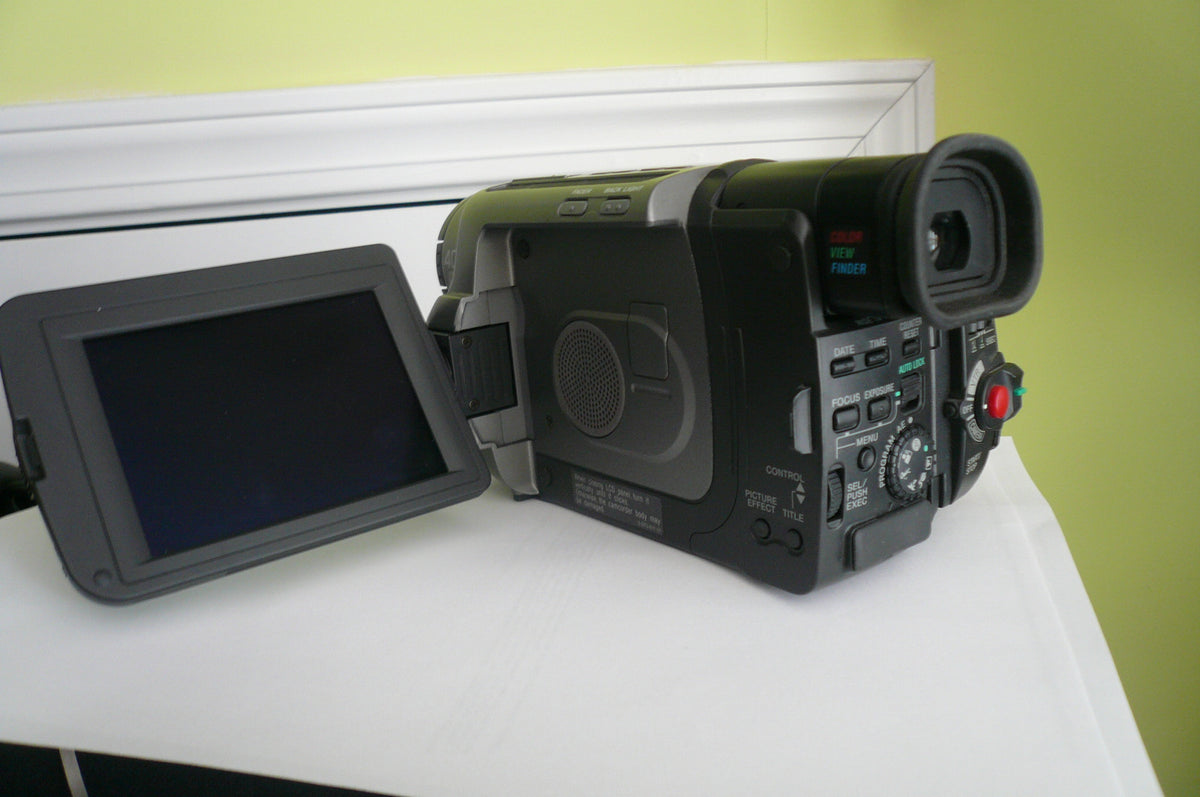 SONY VideoHi8 Handycam CCD-TRV101 ③ Sony CCD-TR101 Hi-8 Video Camcorder (Kit with Case, Brand
