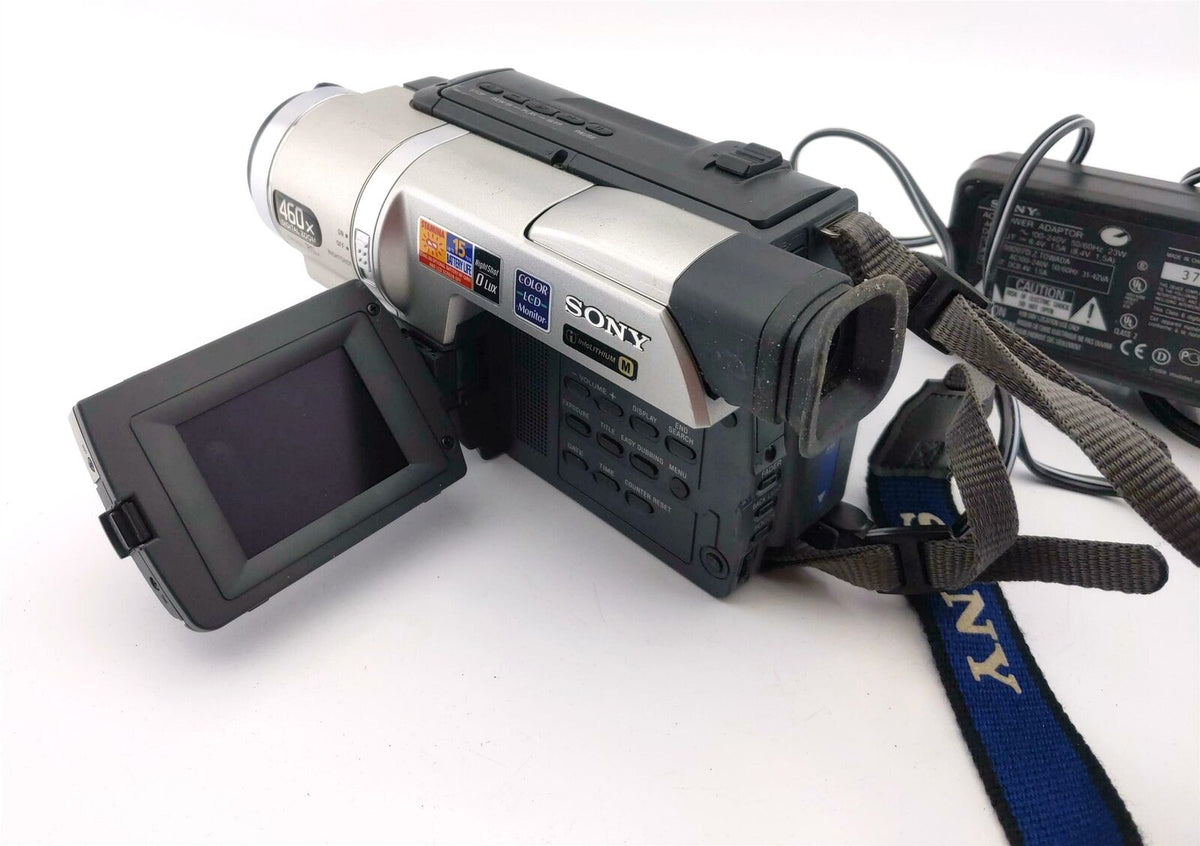 sony CCD-TRV608 Hi8 heavy duty NTSC camcorder plays 8mm Hi8 analog