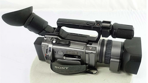 Sony DCR-VX2100 three CCD stereo miniDV NTSC standard format camcorder