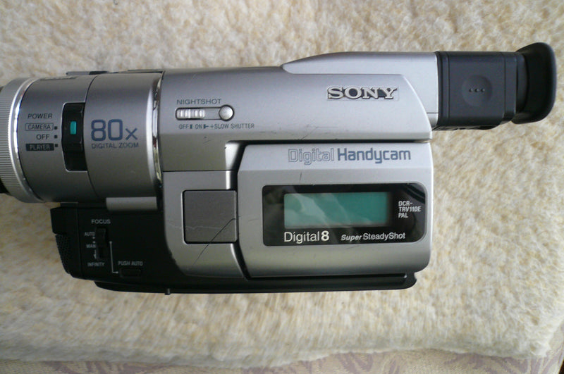 Sony DCR-TRV110E PAL Digital8 (Hi8, Video 8) Camcorder in Berlin - Köpenick Sony DCR-TRV110E PAL Digital8 (Hi8, Video 8) Camcorder in Berlin - Köpenick