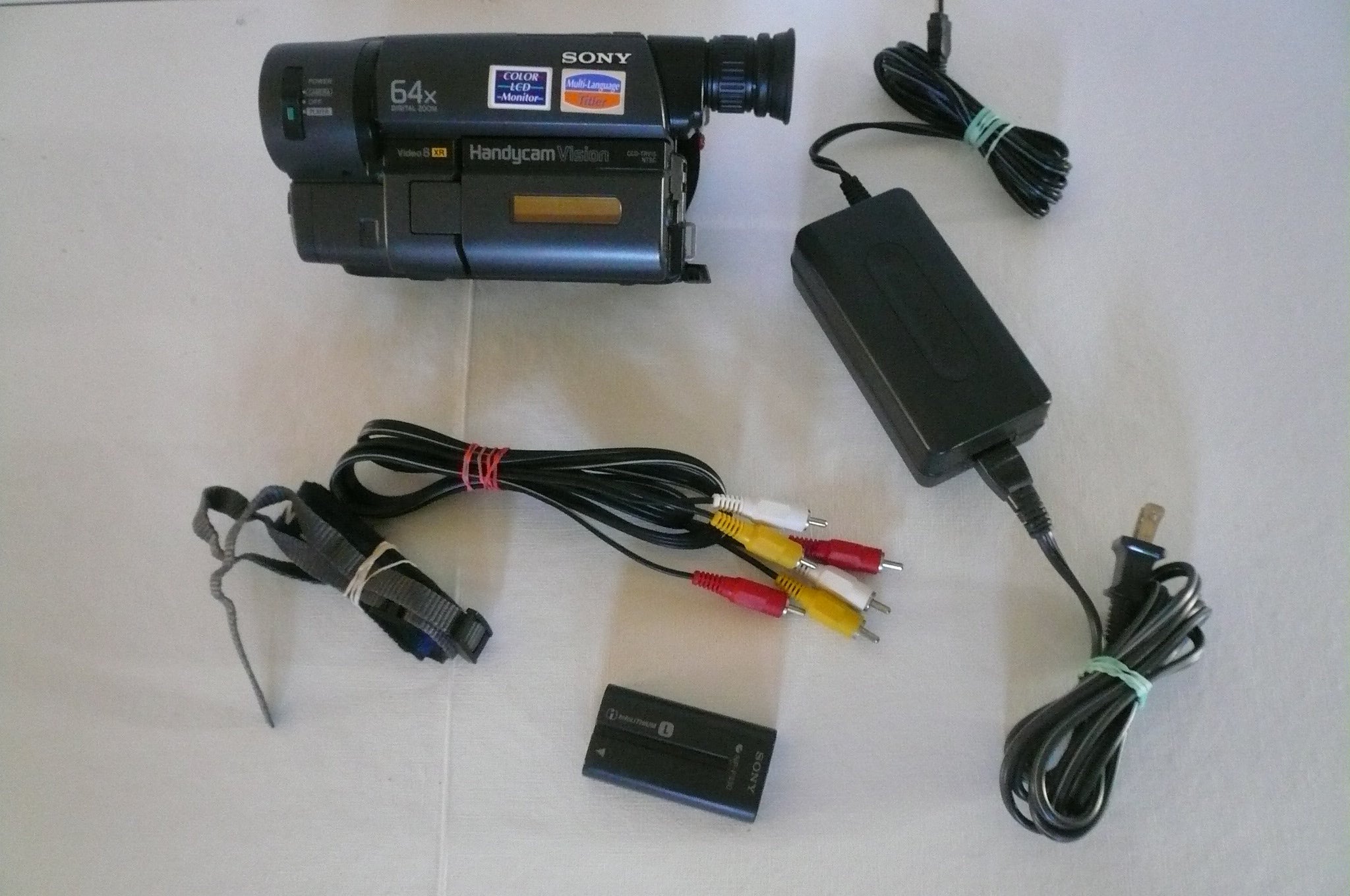 ビデオカメラ SONY Video8XR Handycam Vision CCD-TRV15 Sony Handycam Vision CCD-TRV16 8mm 180X Zoom Video 8 XR