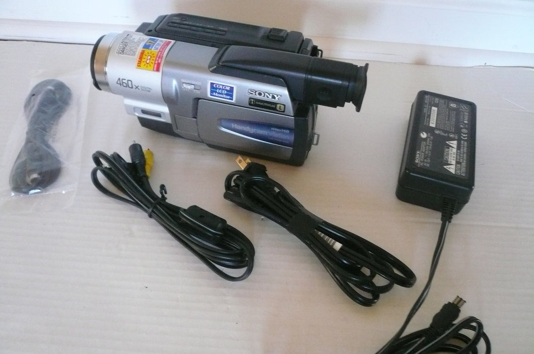 Sony CCD-TRV58 Hi8 heavy duty NTSC camcorder plays 8mm Hi8 analog tapes