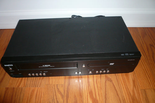 Sanyo FWDV225F DVD / VHS Video Cassette Recorder Combo