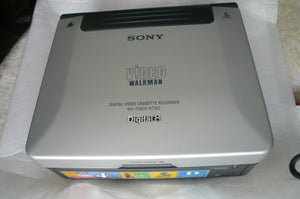 Sony GV-D800 digital8 video walkman , plays 8mm, Hi8, digital8 tapes