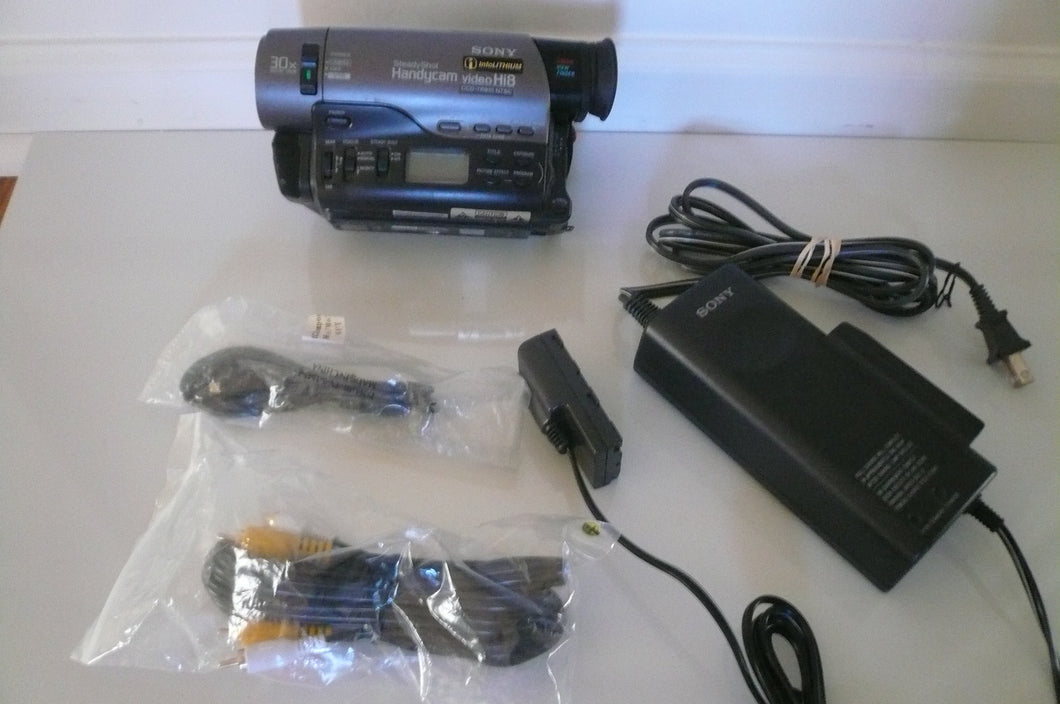 Sony CCD-TR910 Hi8 NTSC camcorder plays 8mm Hi8 analog tapes