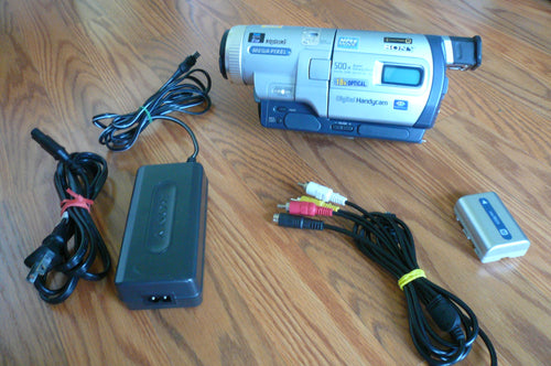 Sony DCR-TRV725e digital8 pal system camcorder plays 8mm Hi8 digital8 in Pal & NTSC