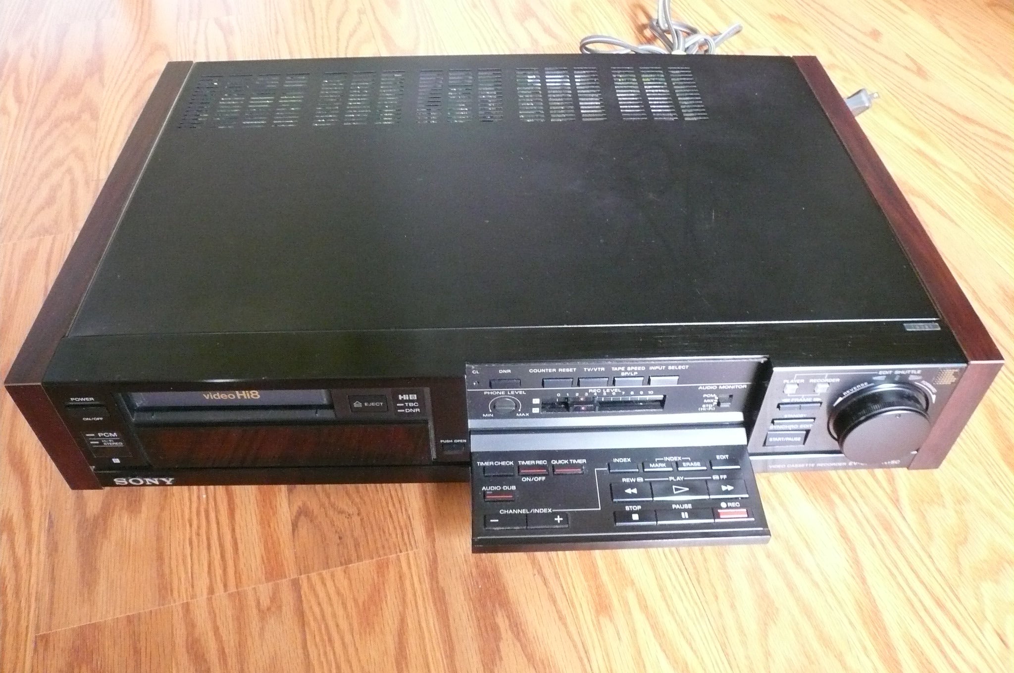 Sony EV-S3000 Hi8 stereo NTSC analog VCR plays 8mm Hi8 analog 
