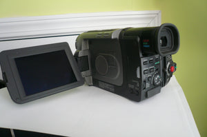 Sony CCD-TRV101 Hi8 heavy duty NTSC camcorder plays 8mm Hi8 analog tapes