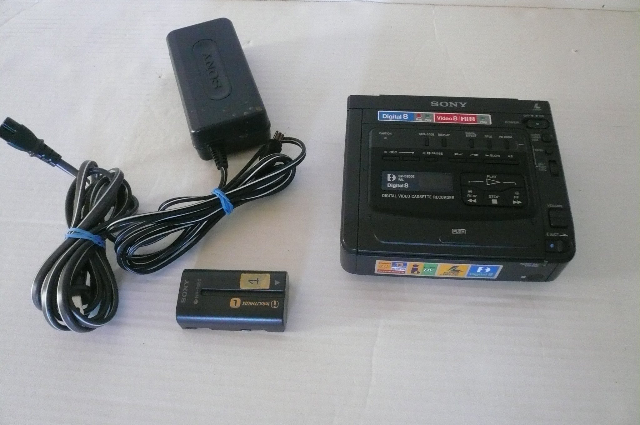Sony GV-D200e pal system 8mm video8 Hi8 digital8 also plays Sony GV-D200e pal system 8mm video8 Hi8 digital8 also plays