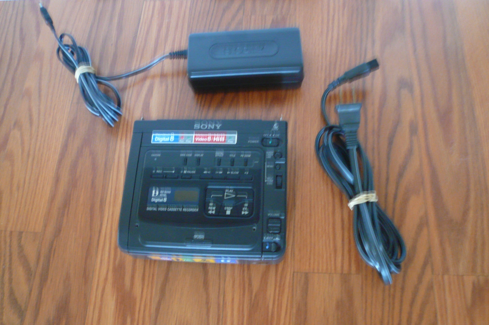 Sony GV-D200 NTSC 8mm video8 Hi8 digital8 video cassette recorder