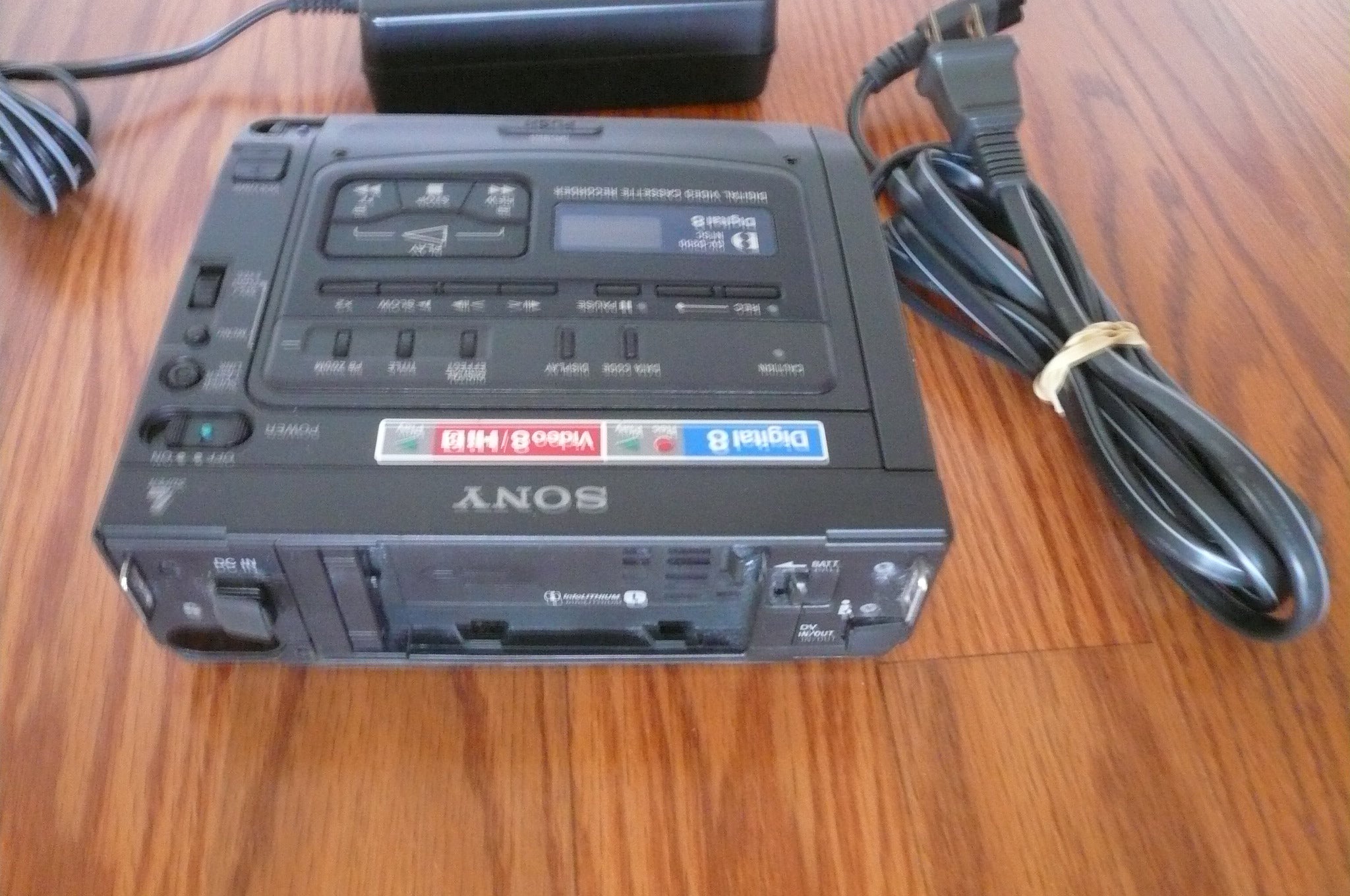 Sony GV-D200 NTSC 8mm video8 Hi8 digital8 video cassette recorder