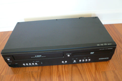 Magnavox DV220MW9 DVD / VHS Video Cassette Recorder Combo