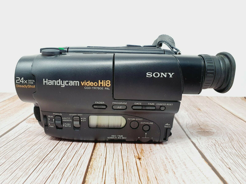 Sony CCD-TR780e Hi8 analog pal system Camcorder , plays 8mm video8