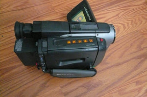 Sony CCD-TRV61e Hi8 analog pal system Camcorder , plays 8mm video8 & Hi8