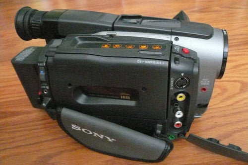 Sony CCD-TRV61e Hi8 analog pal system Camcorder , plays 8mm video8 & Hi8