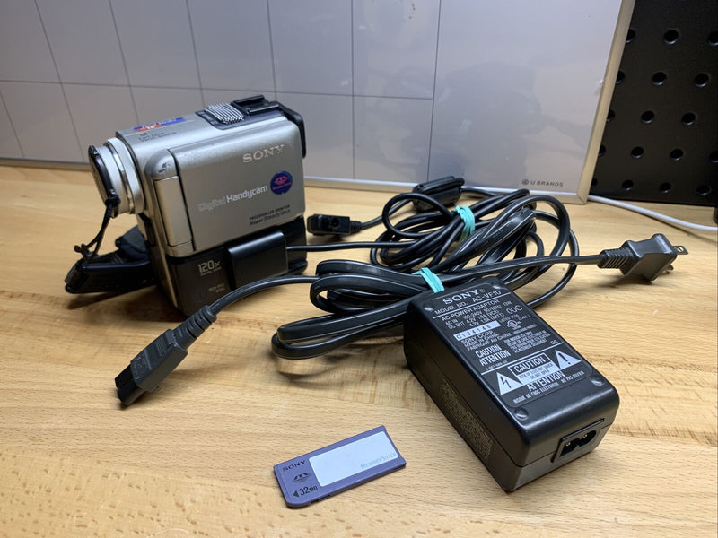Amazon | SONY DCR-PC5 2.5型液晶モニター搭載デジタルビデオ