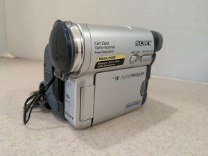Sony DCR-TRV19 mini DV NTSC camcorder