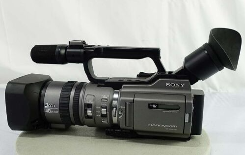 Sony DCR-VX2100 three CCD stereo miniDV NTSC standard format camcorder